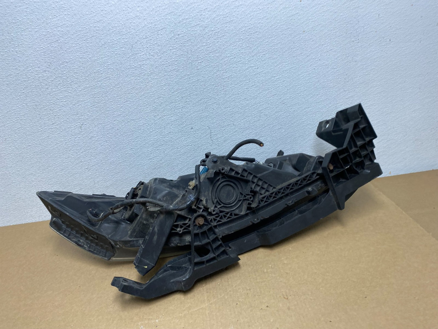 2010 - 2012 Honda Accord Crosstour Left Driver LH Side Headlight AB9989 DW9