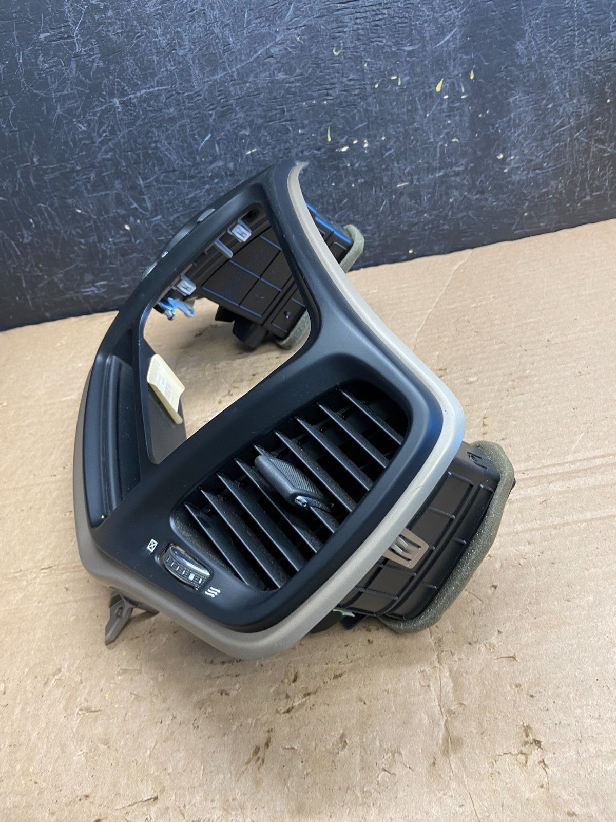 2014 to 2020 Jeep Cherokee Center Radio Climate Control Vent Bezel af2218 DG2