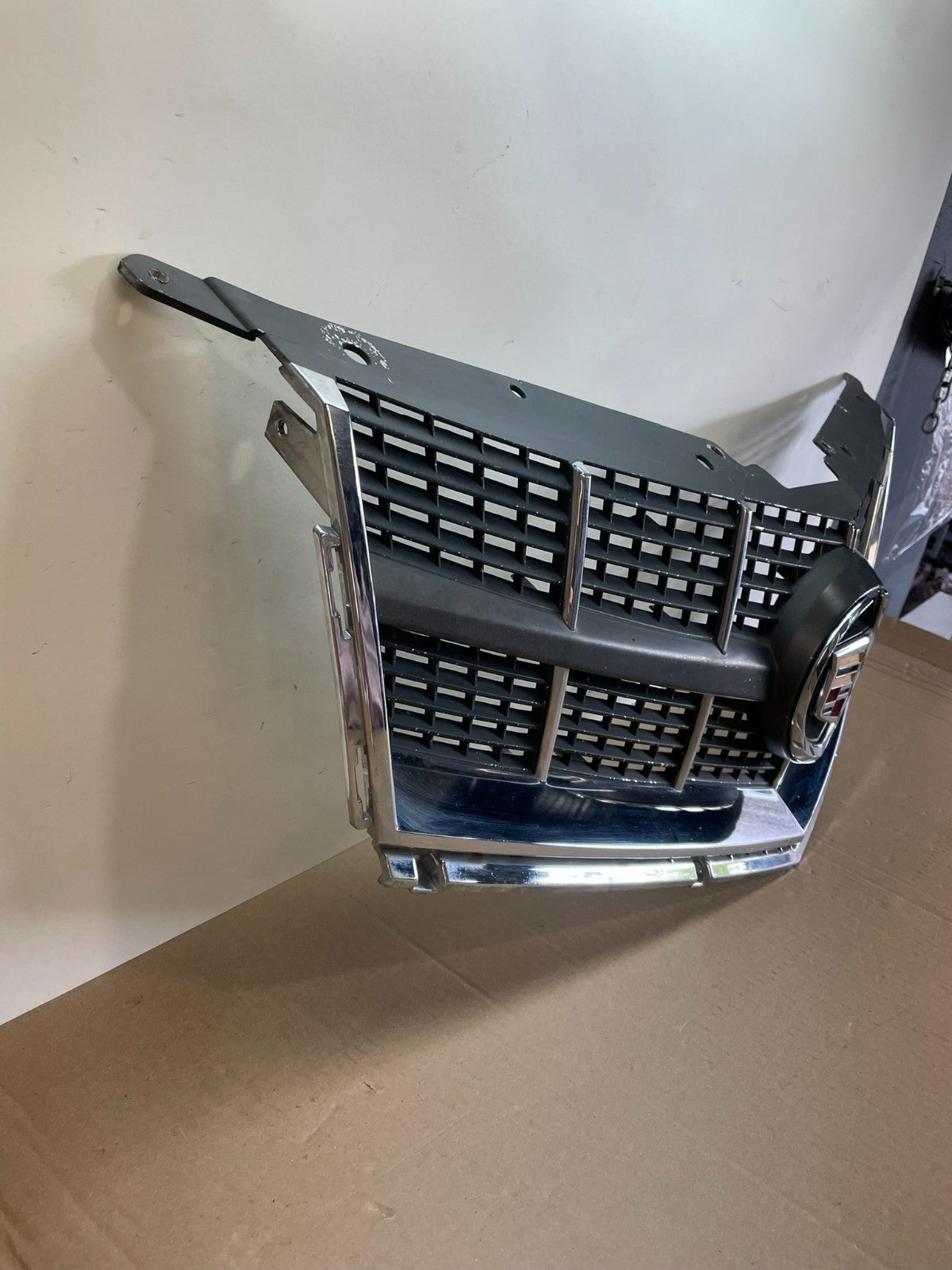 2010 2011 2012 Cadillac SRX Front Upper Grille Grill AI0692 DW2