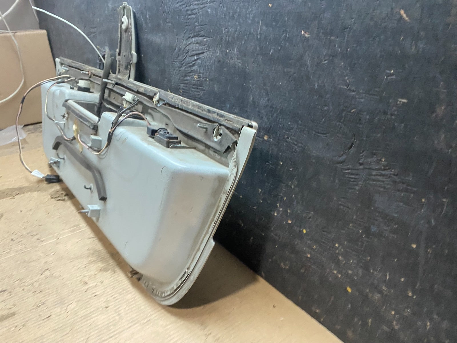 2007 to 2014 Lincoln Navigator Trunk Liftgate License Plate OEM X3437 DG8