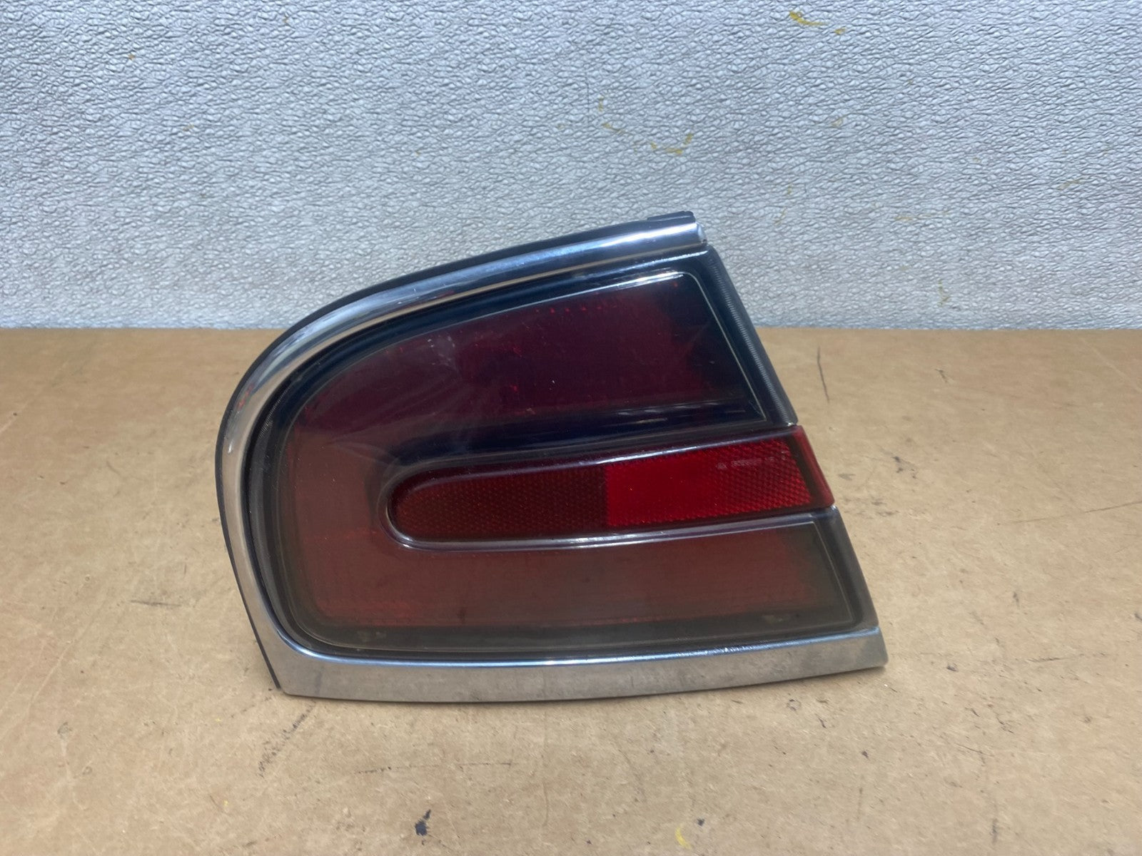 1997-1998 Buick Park Avenue Ave Left Driver Lh Side Tail Light OEM X5240 DW0