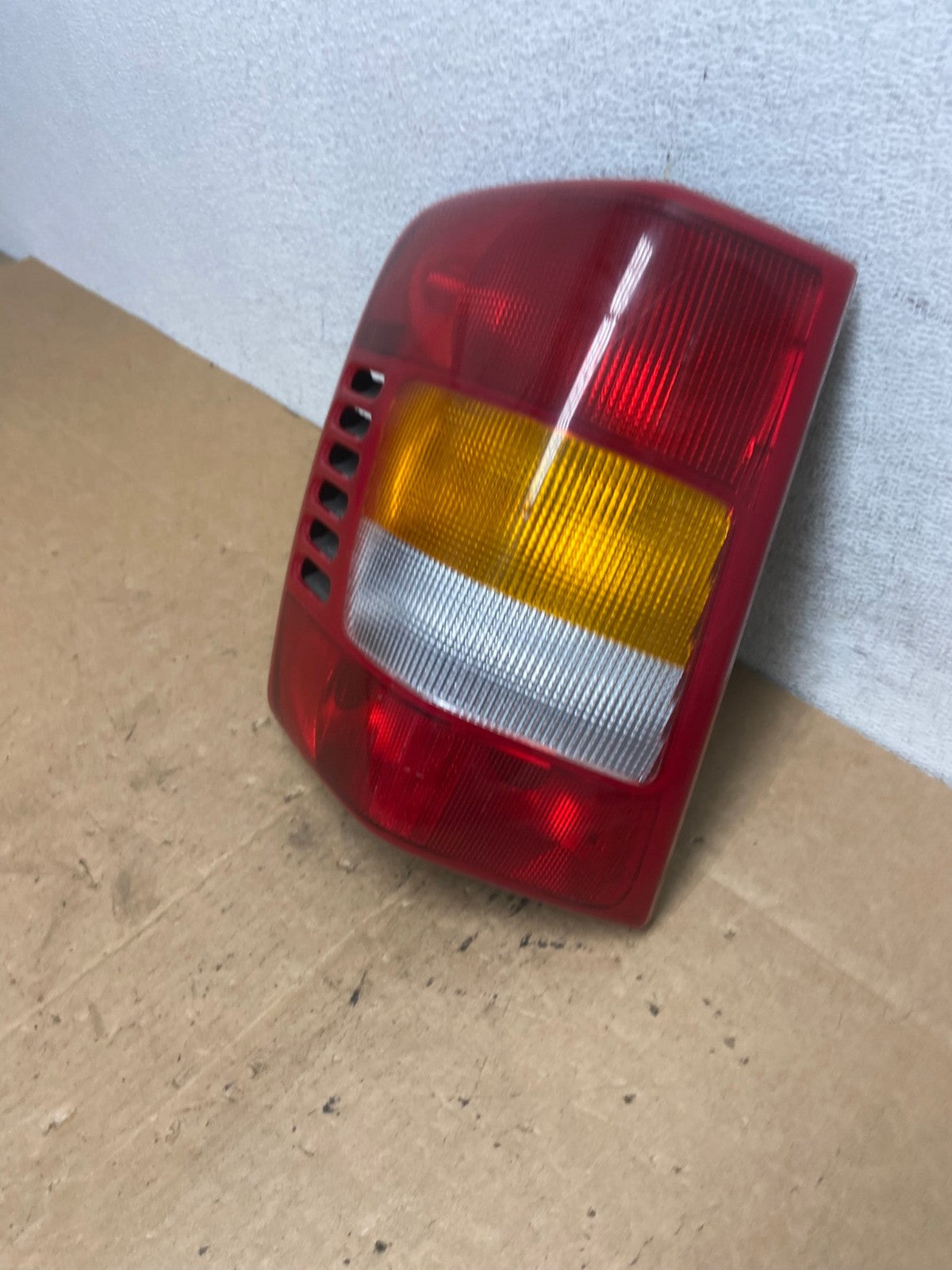 1999 - 2004 Jeep Grand Cherokee WJ Left Driver Lh Tail Light AD4804 LK1