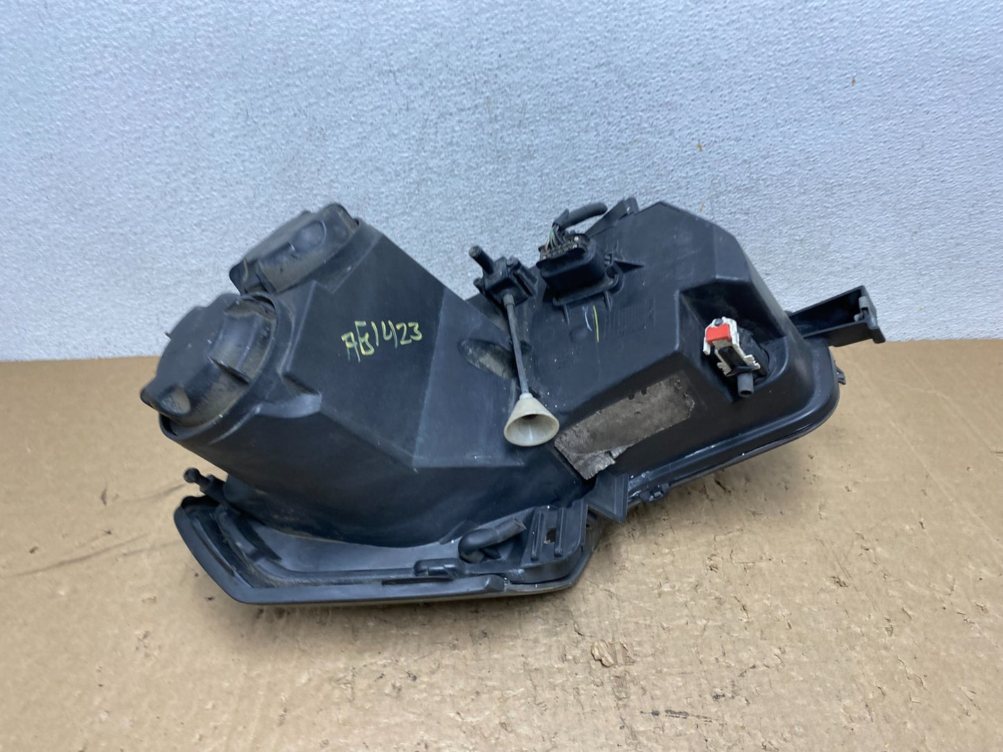 2003 to 2007 Cadillac CTS Right Passenger RH Halogen Headlight AG1423 DW4