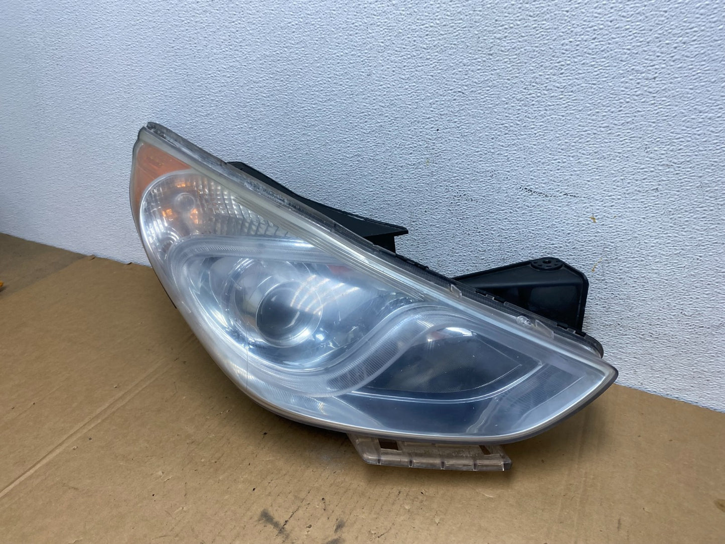 2011 - 2015 Hyundai Sonata Hybrid Right Passenger Halogen Headlight AD2682 DW1