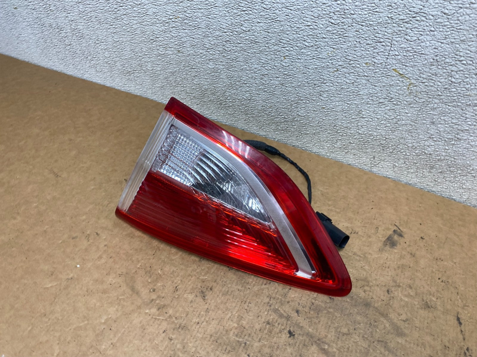 2013 to 2016 Ford Escape Right Passenger RH Side Inner Tail Light OEM S7169 DW1