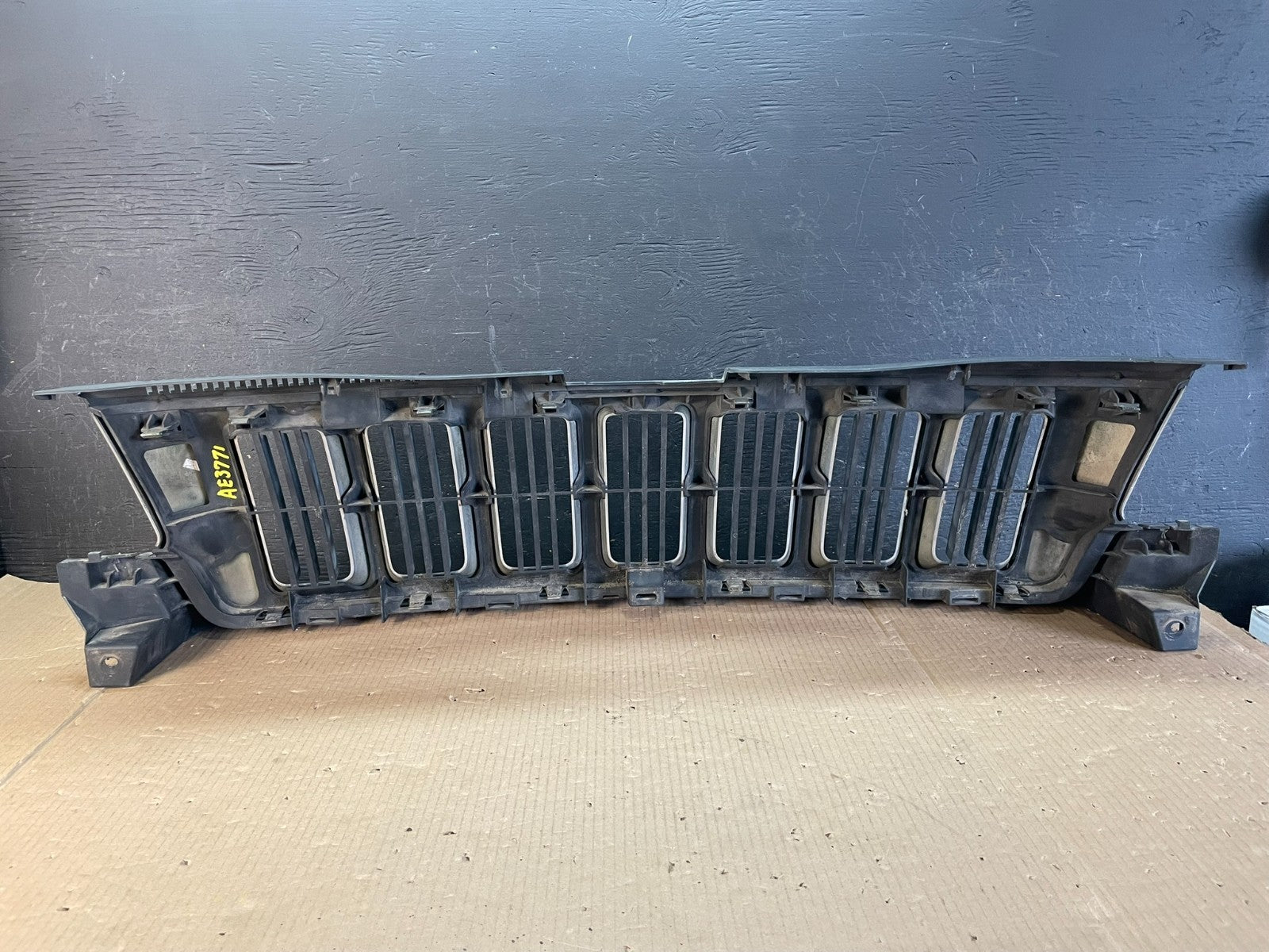 2011 to 2013 Jeep Grand Cherokee Front Upper Grill Grille AE3771 DG3