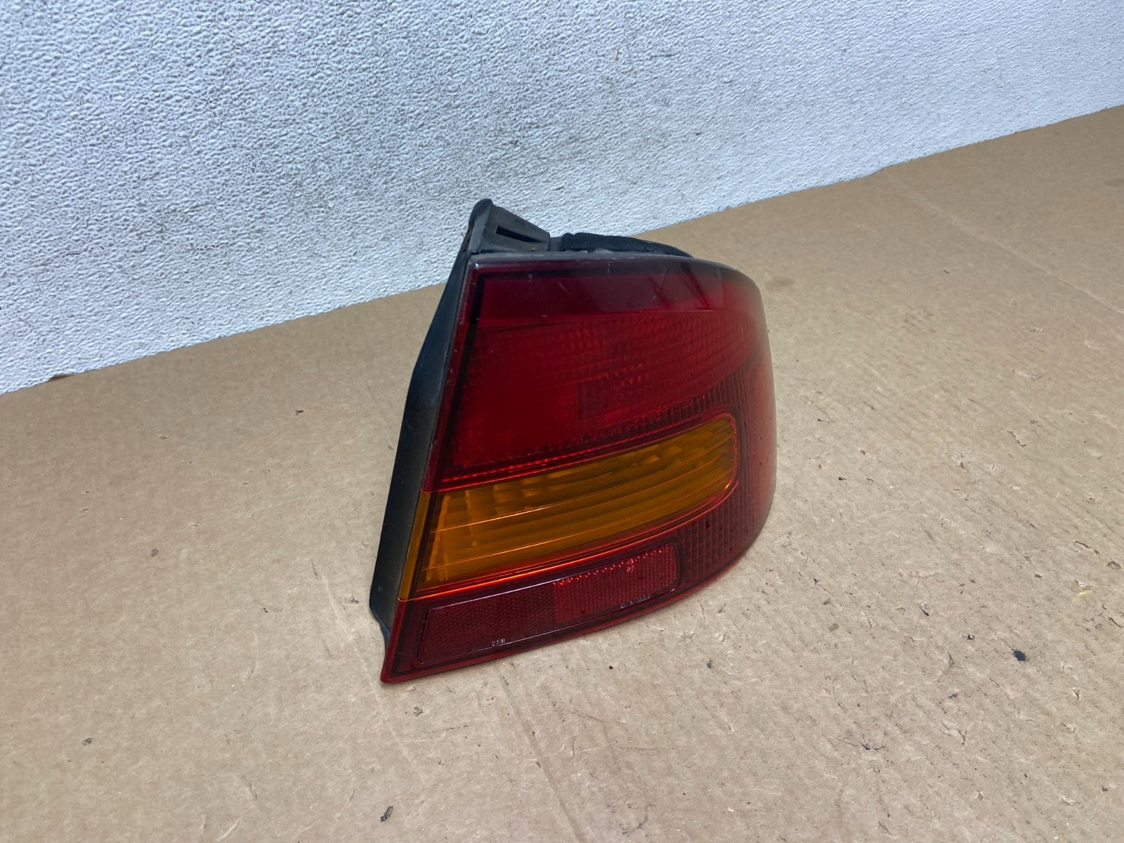 2000 to 2004 Subaru Legacy Right Passenger Rh Side Tail Light AF9702 DW2