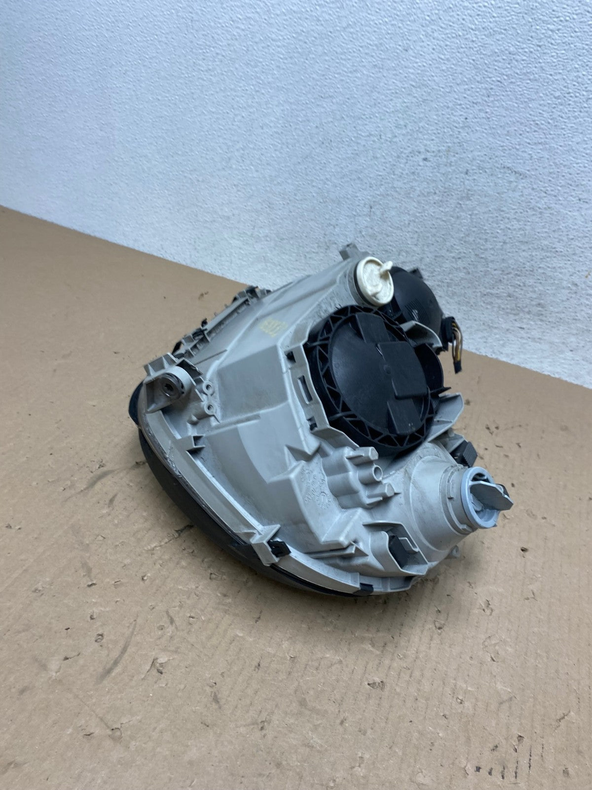 2005 to 2007 Mercedes-Benz C-Class Right Passenger Side Headlight AE8833 LK6