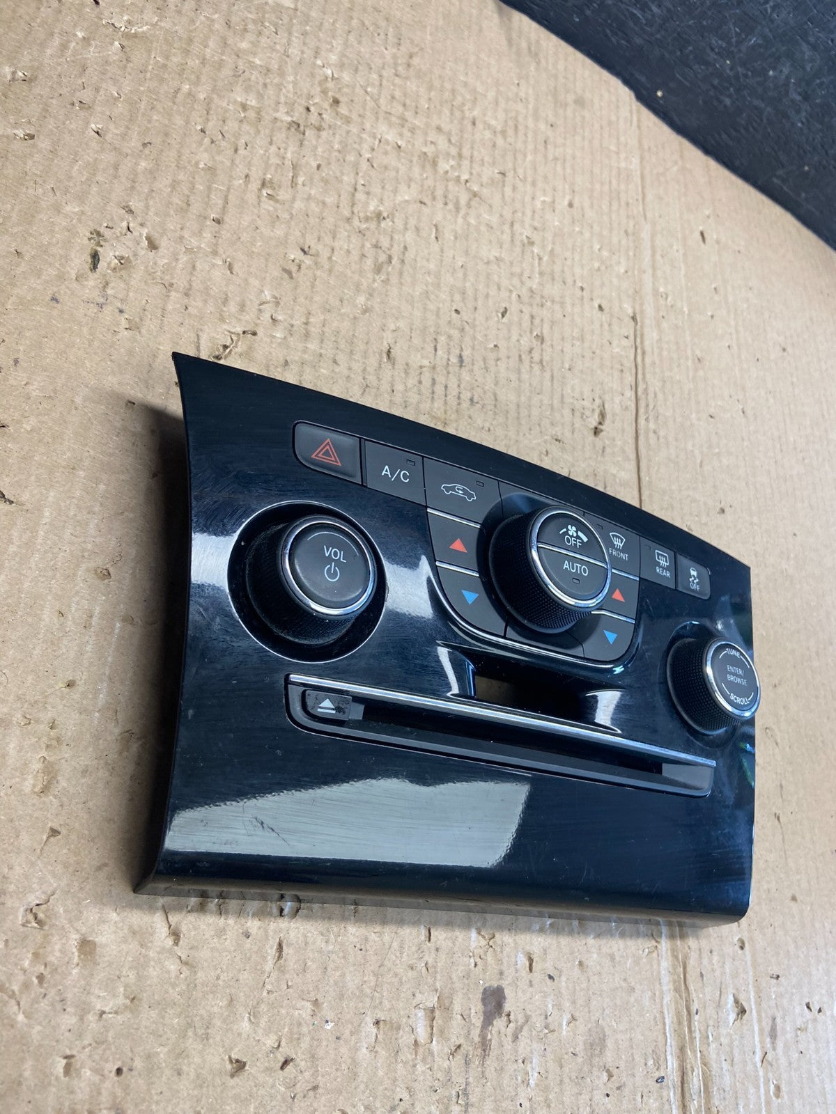 2013-2014 Chrysler 300 Dash A/C Climate Control A/C Heater Panel AE4020 DG1