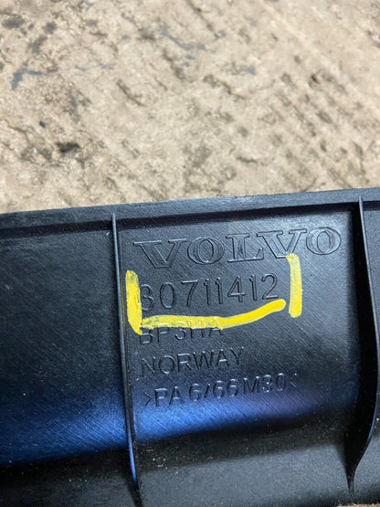 2003 to 2006 Volvo XC90 2.9L Upper Top Engine Motor Dust Cover E8333 DG17