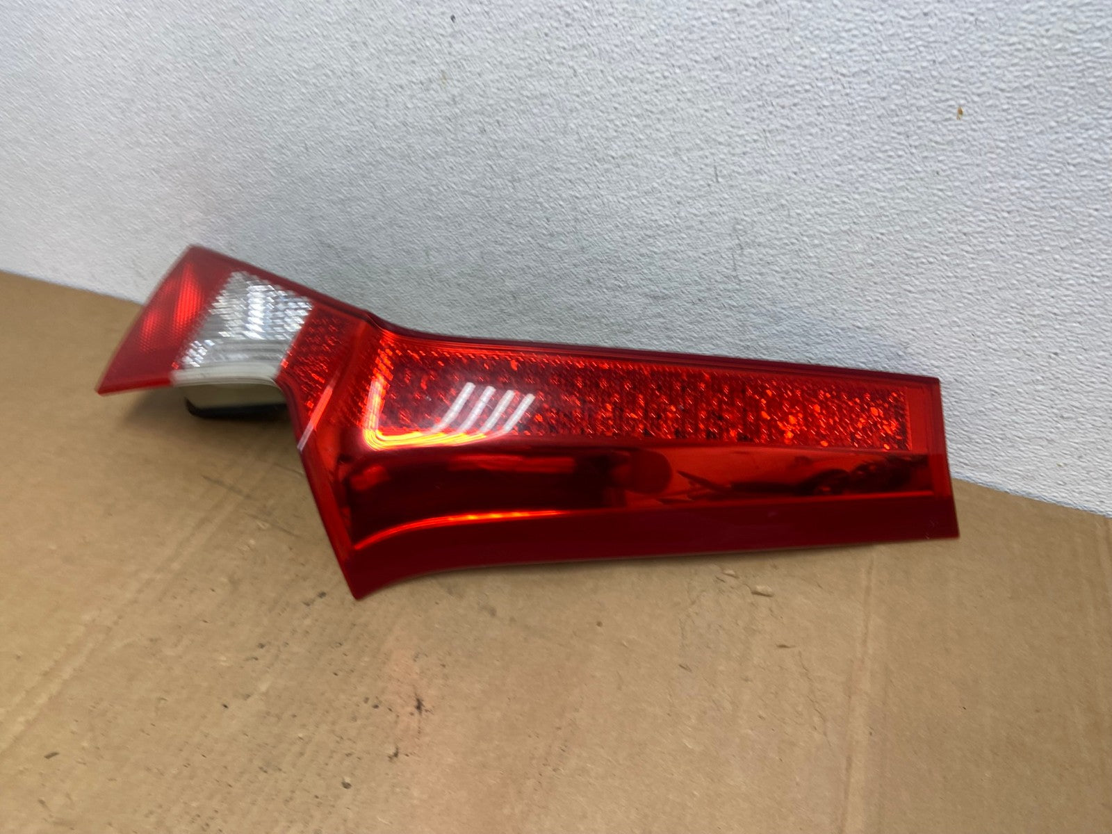 2008 to 2013 Volvo XC70 V70 Right Passenger Tail Light Upper AC8448 LK1