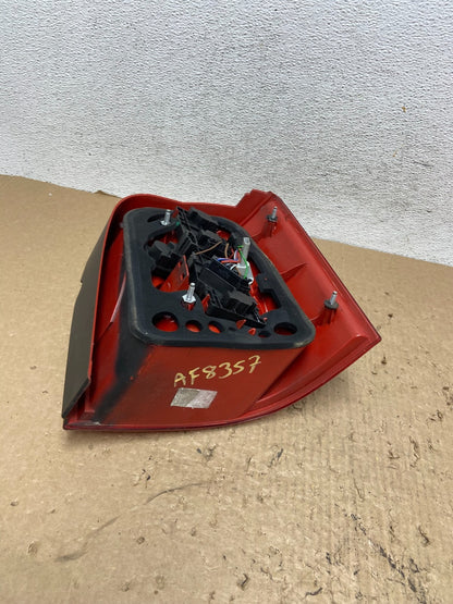 2000 to 2005 Volkswagen Passat B5 Wagon Left Driver Side Tail Light AF83576