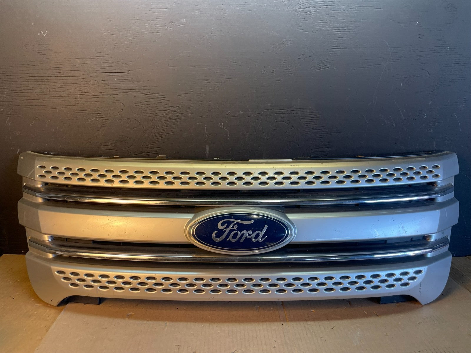 2011 to 2015 Ford Explorer Upper Front Grill Grille AB7876 DG0