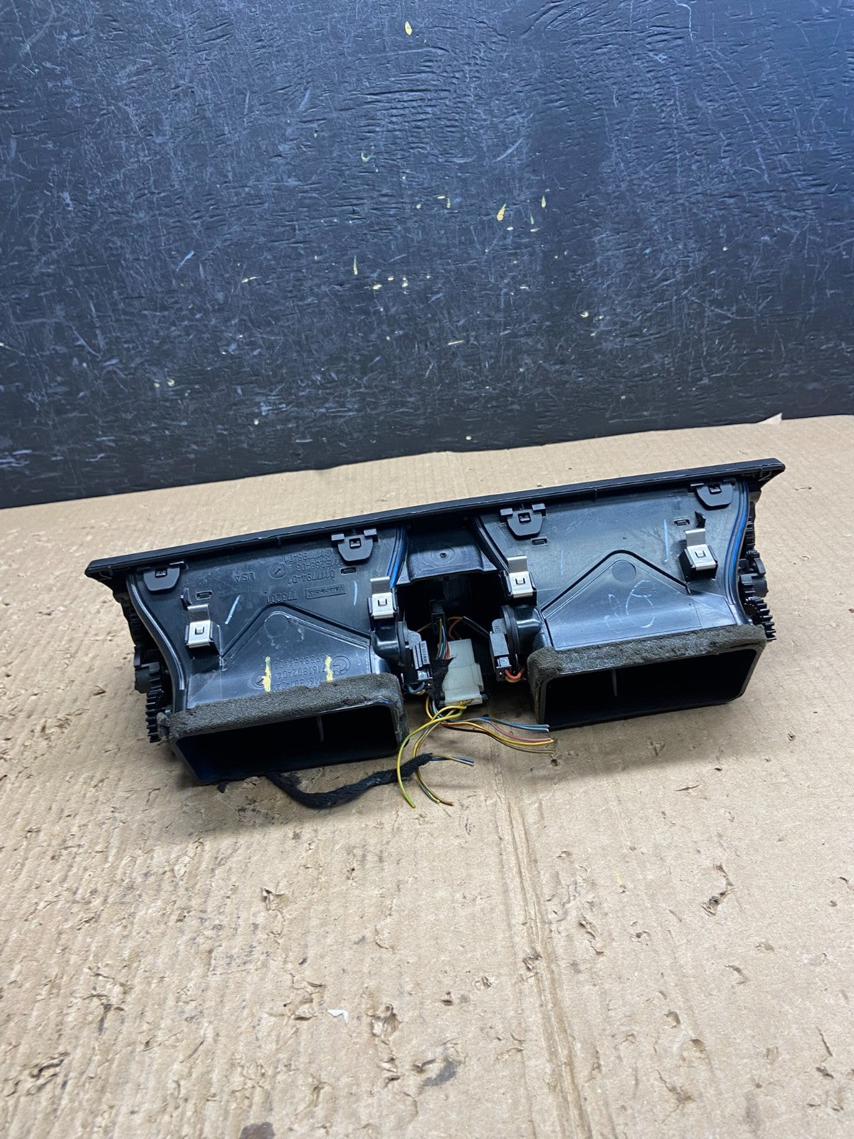 2007 to 2013 BMW X5 X6 Center Console Dash Air Vent af1705 DG3
