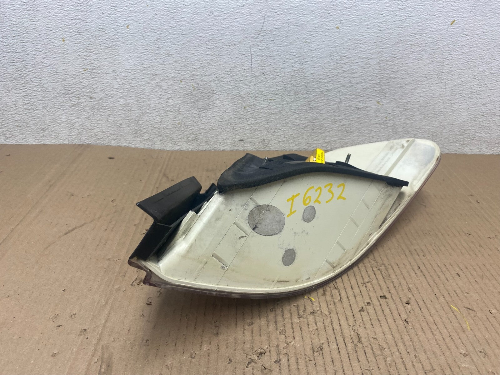 2002 to 2005 BMW 7-Series 745i 760i Left Driver LH Side Tail Light Oem I6232 DW8