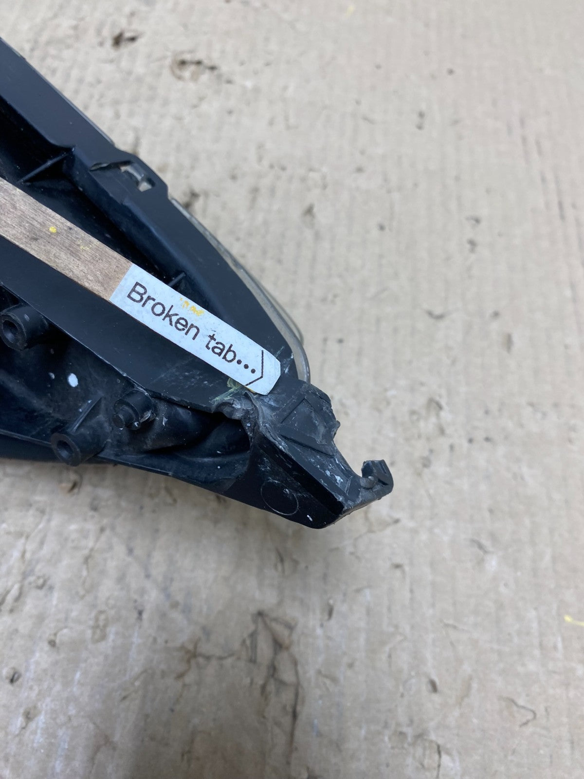 2004-2005 Toyota Sienna Right Passenger Halogen Headlight AF2826 DW6