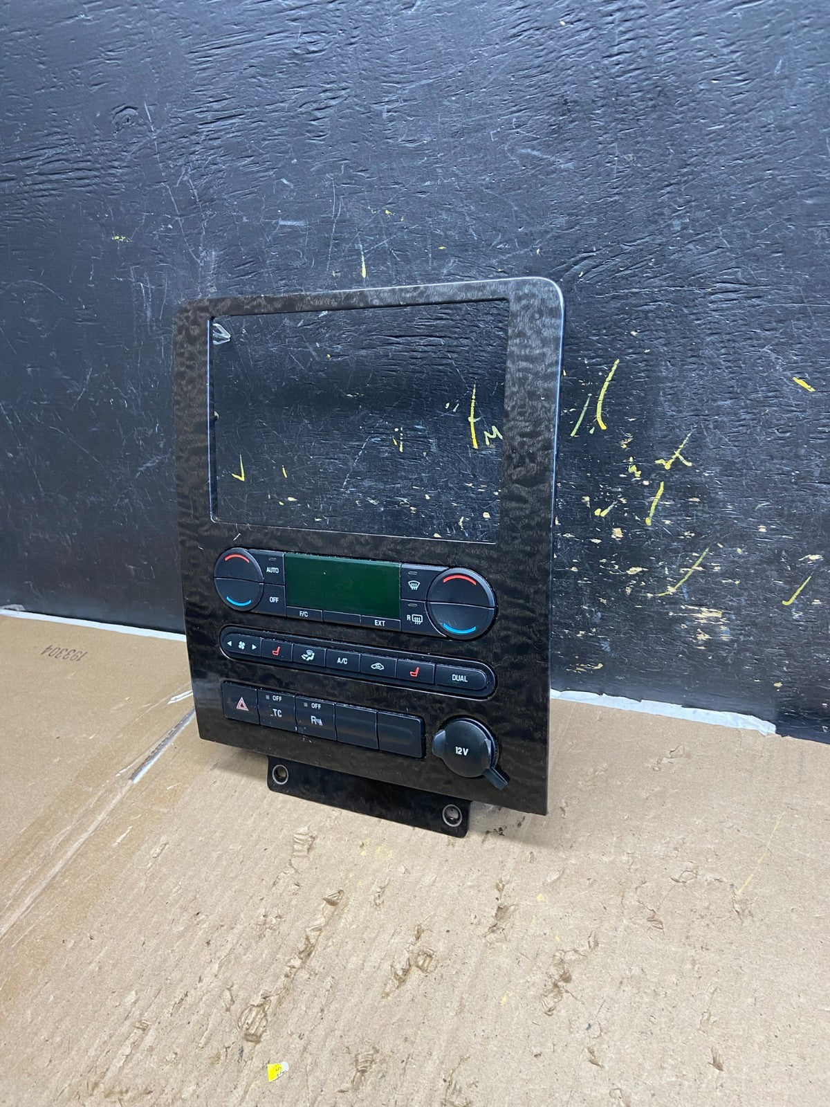 2005 to 2007 Ford Freestyle Montego Climate Control Radio Bezel Trim ab5616 DG1