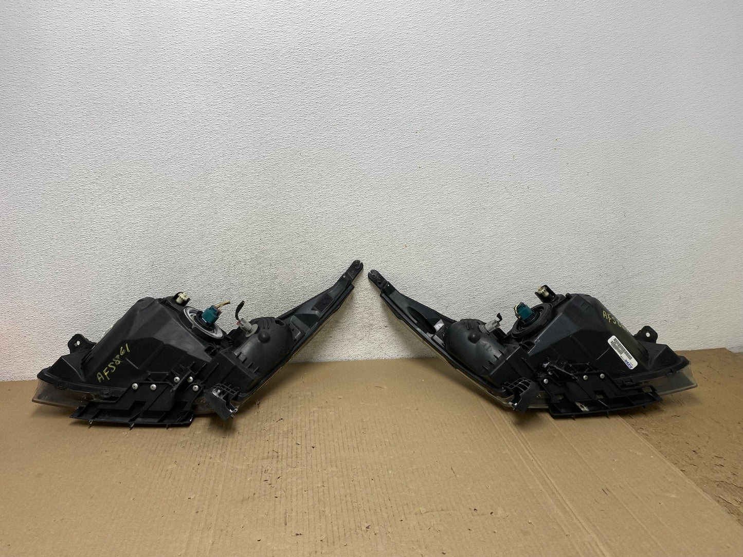2011 to 2015 Chevrolet Cruze Halogen Left+Right Set Headlights AF5861 DW8
