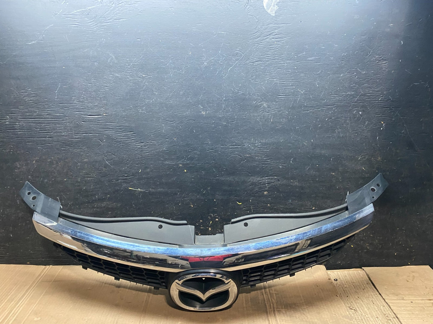 2007 - 2009 Mazda CX9 CX-9 Front Upper Grill Grille Emblem OEM V9947 DG0