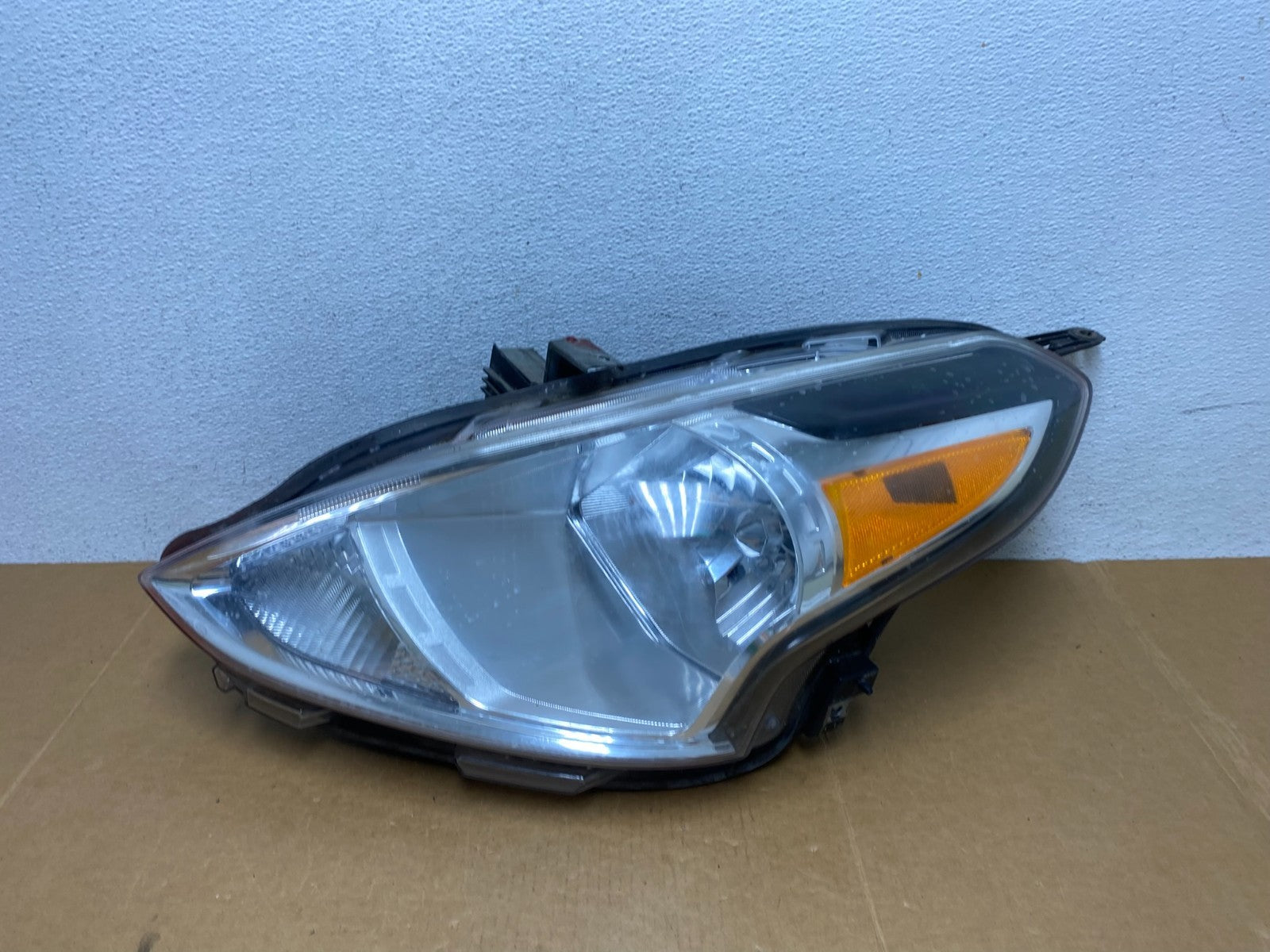 2015 to 2019 Nissan Versa Headlight Left Driver Lh Side AD8950 DW0