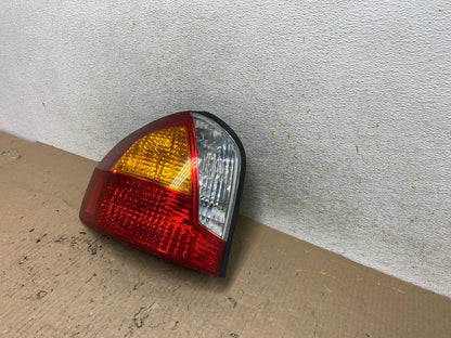 2001 - 2004 Hyundai Santa Fe Left Driver LH Side Tail Light AH6038 LK2