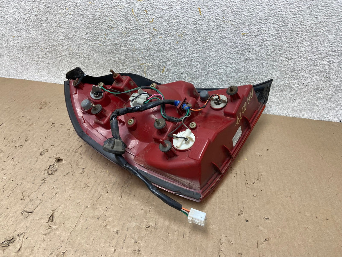 2004 2005 2006 Hyundai Elantra Sedan Right Passenger Tail Light AH6017 LK5