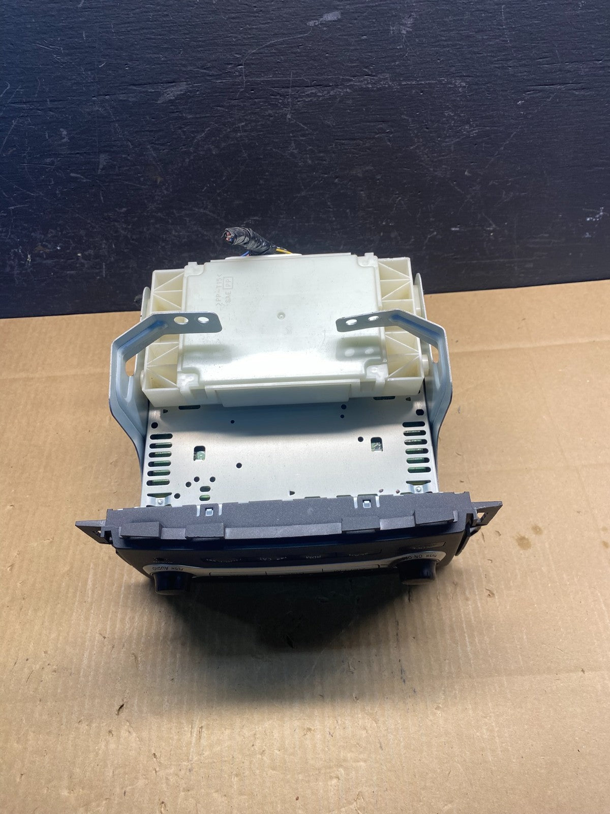 2009-2010 Nissan Murano AM FM Radio 6 CD Control Panel ad1592 DG4
