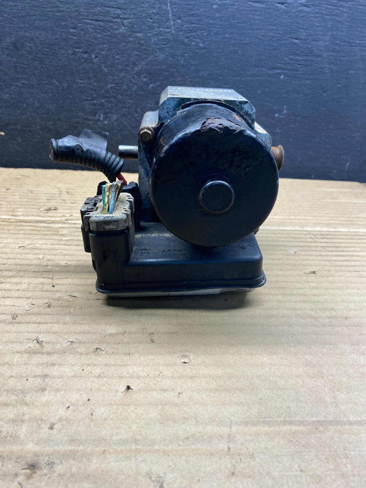 2004-07 GMC Savana Express ABS Brake Pump Control 13567149 AE6249 DW2