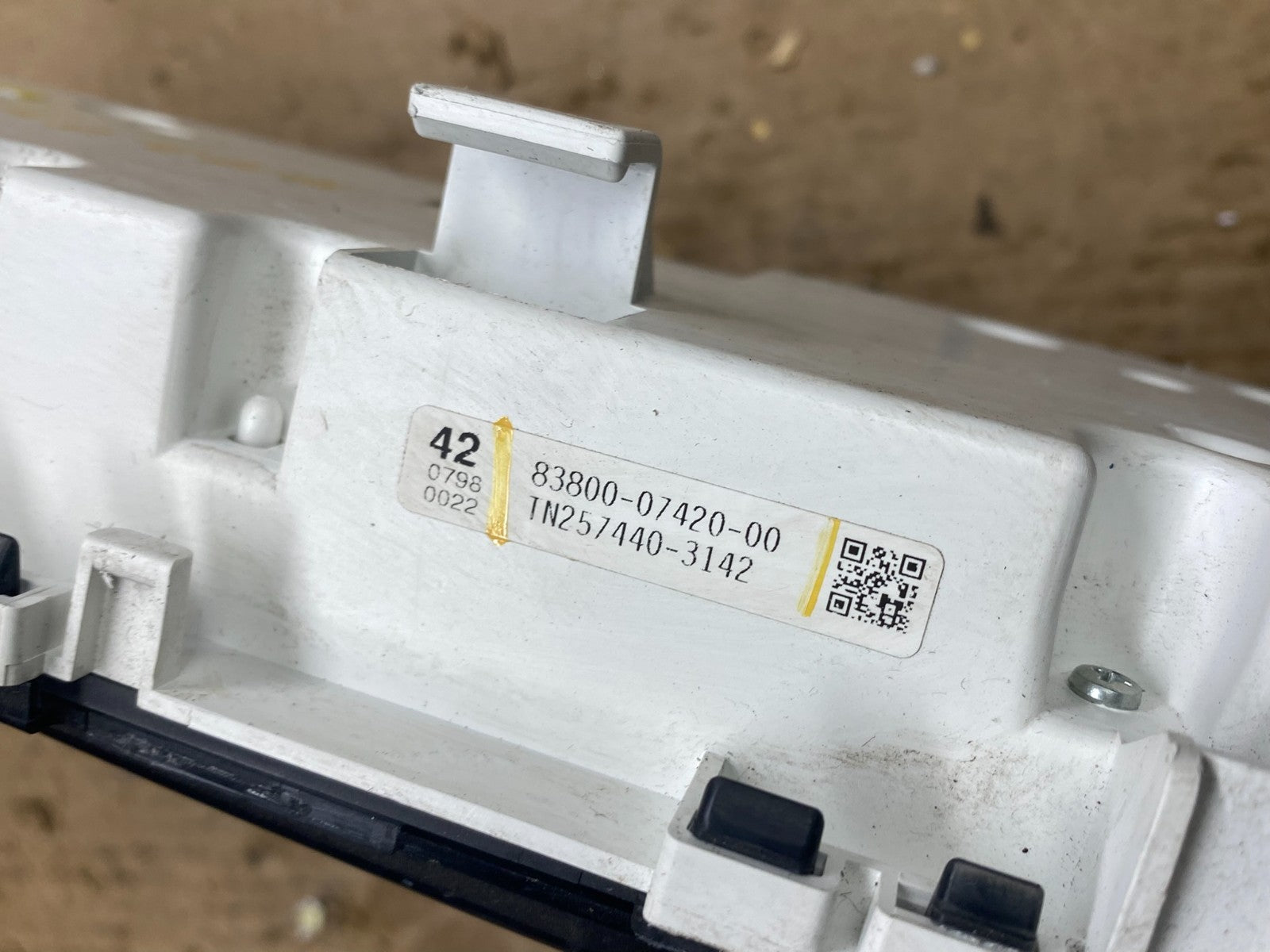 2005 to 2010 Toyota Avalon Cluster Gauge Speedometer Z7274 DG6