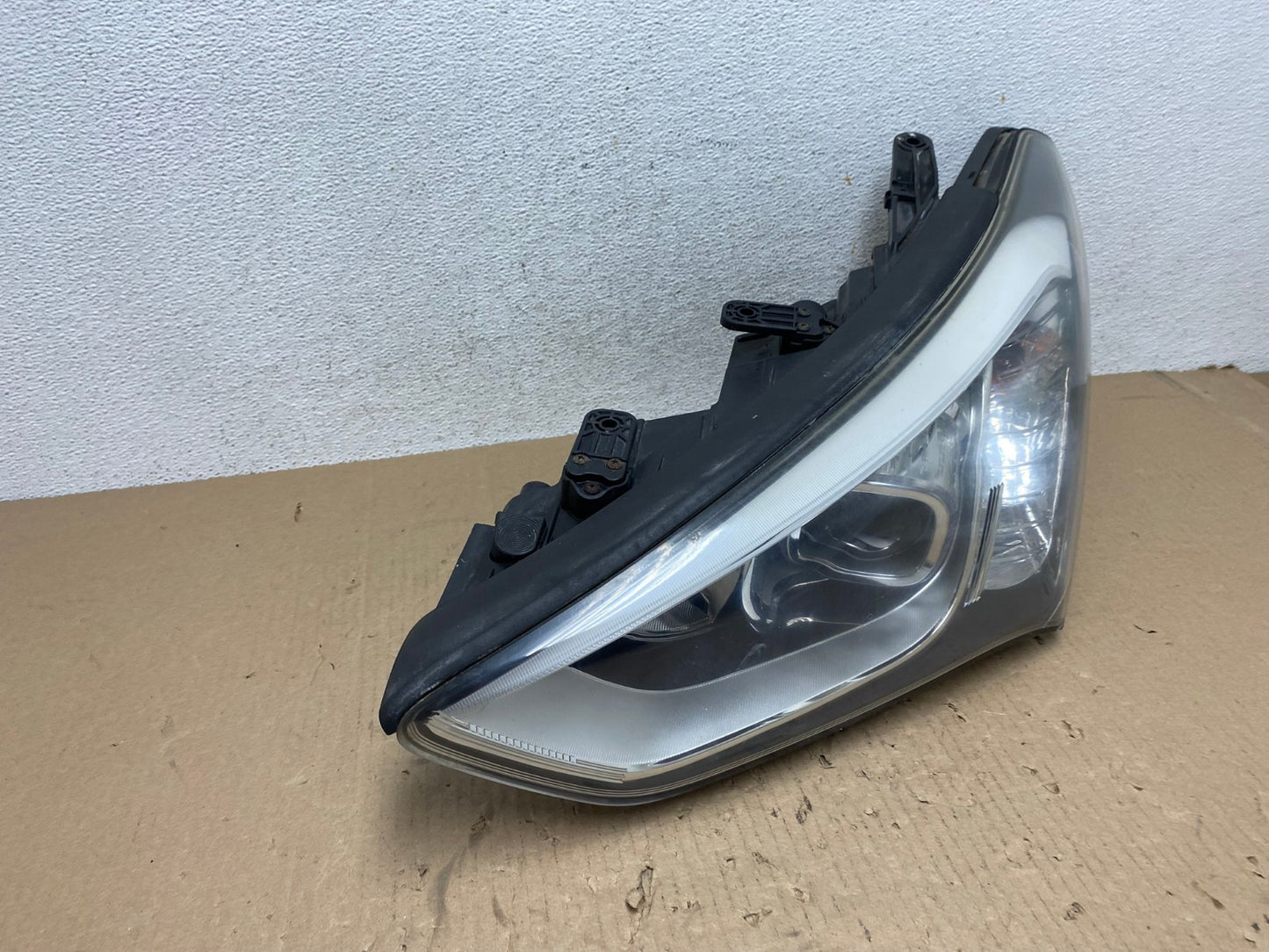 2013 to 2016 Hyundai Santa Fe Left Driver Side Headlight AE8793 LK2