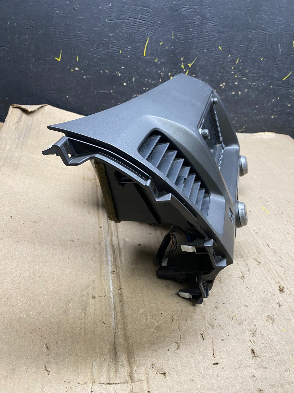 2006 - 2011 Honda Civic Radio AM/FM Climate Control Air Vent Bezel X5794 DG3