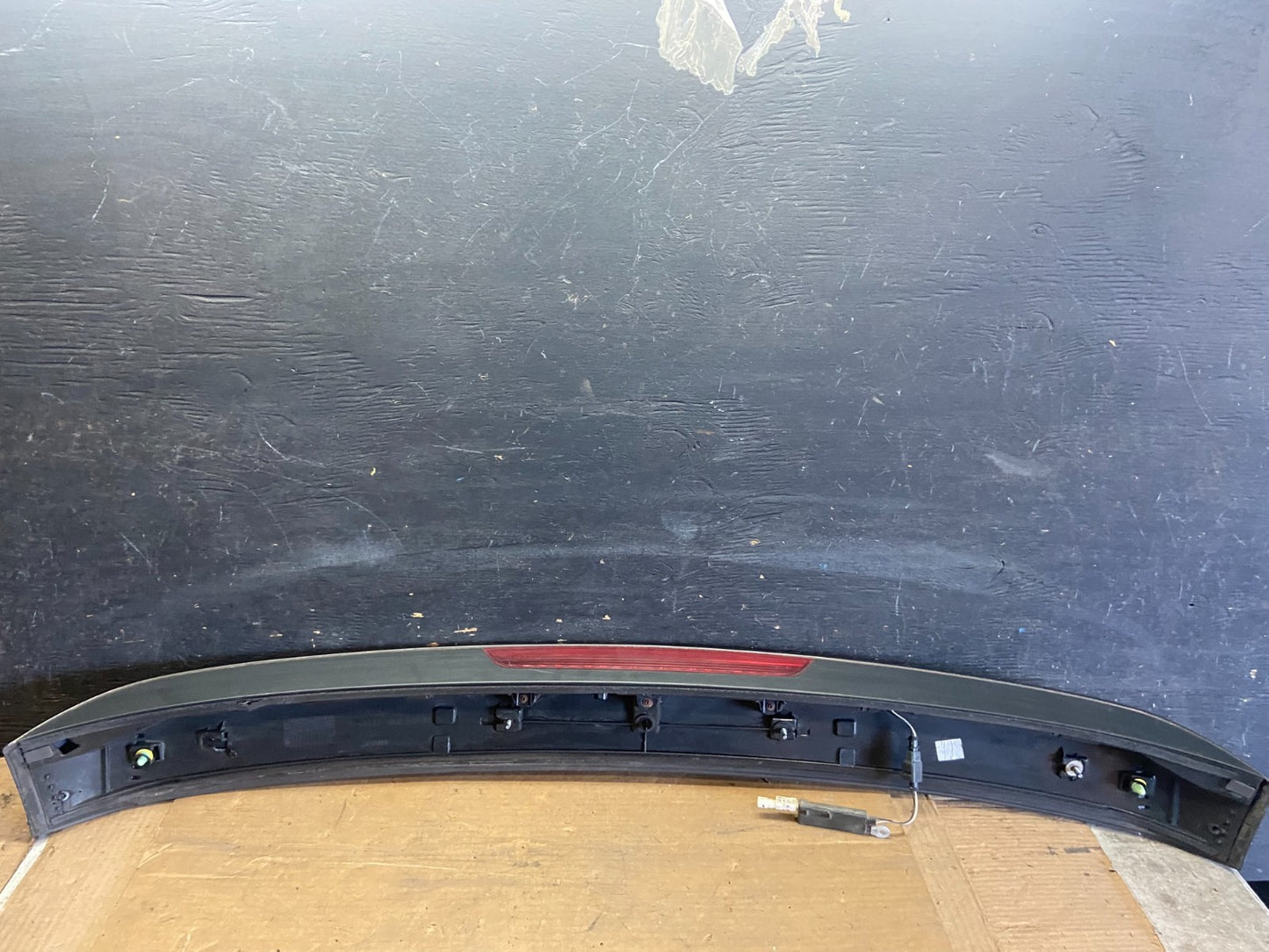 2007 to 2009 AUDI Q7 Rear Tailgate Spoiler W/ 3RD Third Brake Light OEM R0252 DG6