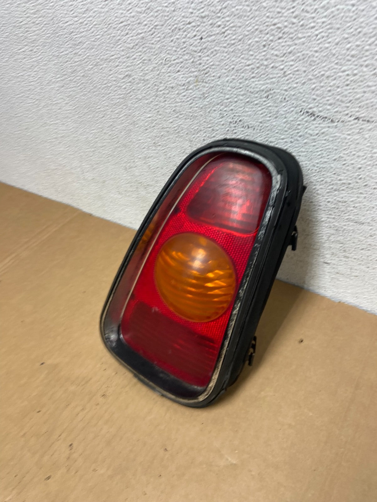 2002-2004 Mini Cooper Hatchback Right Passenger RH Side Tail Light AD2603 DW1