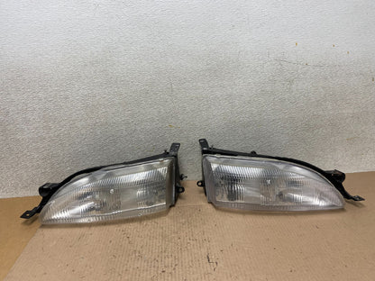 1995 - 1996 Toyota Camry Left+Right Side Set Halogen Headlights OEM Z3765 DW0