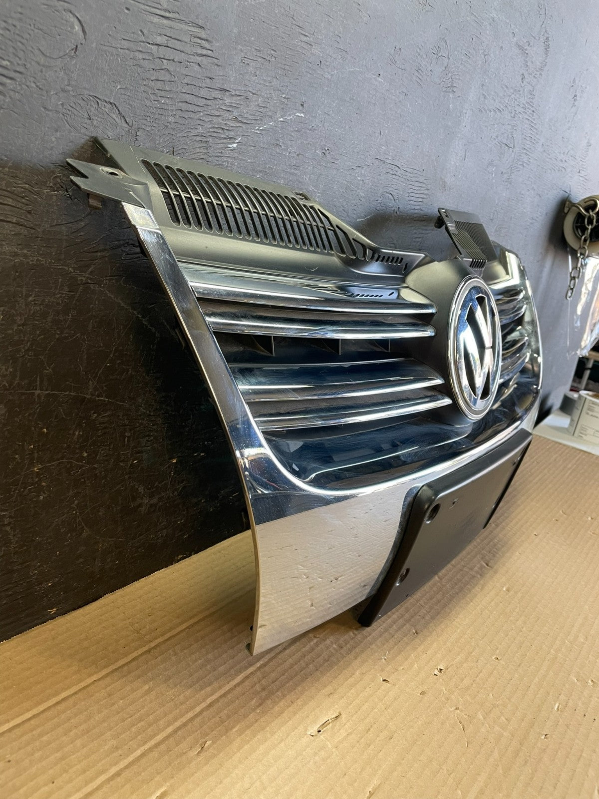 2005-2010 Volkswagen Jetta Front Upper Grille Grill Chrome ae8682 DG2