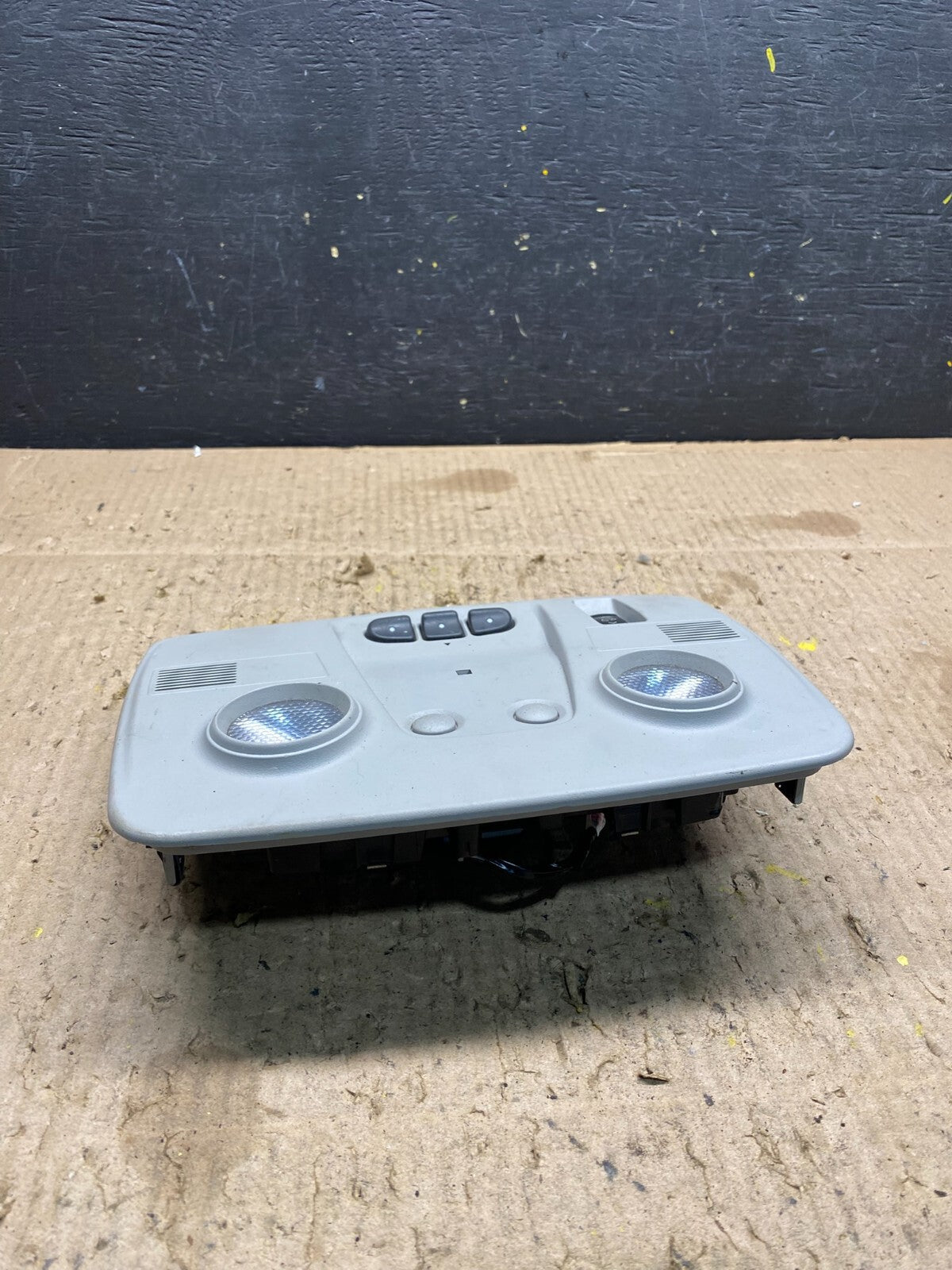 2007 to 2014 GMC Acadia Overhead Console Dome Light M8624 DG3