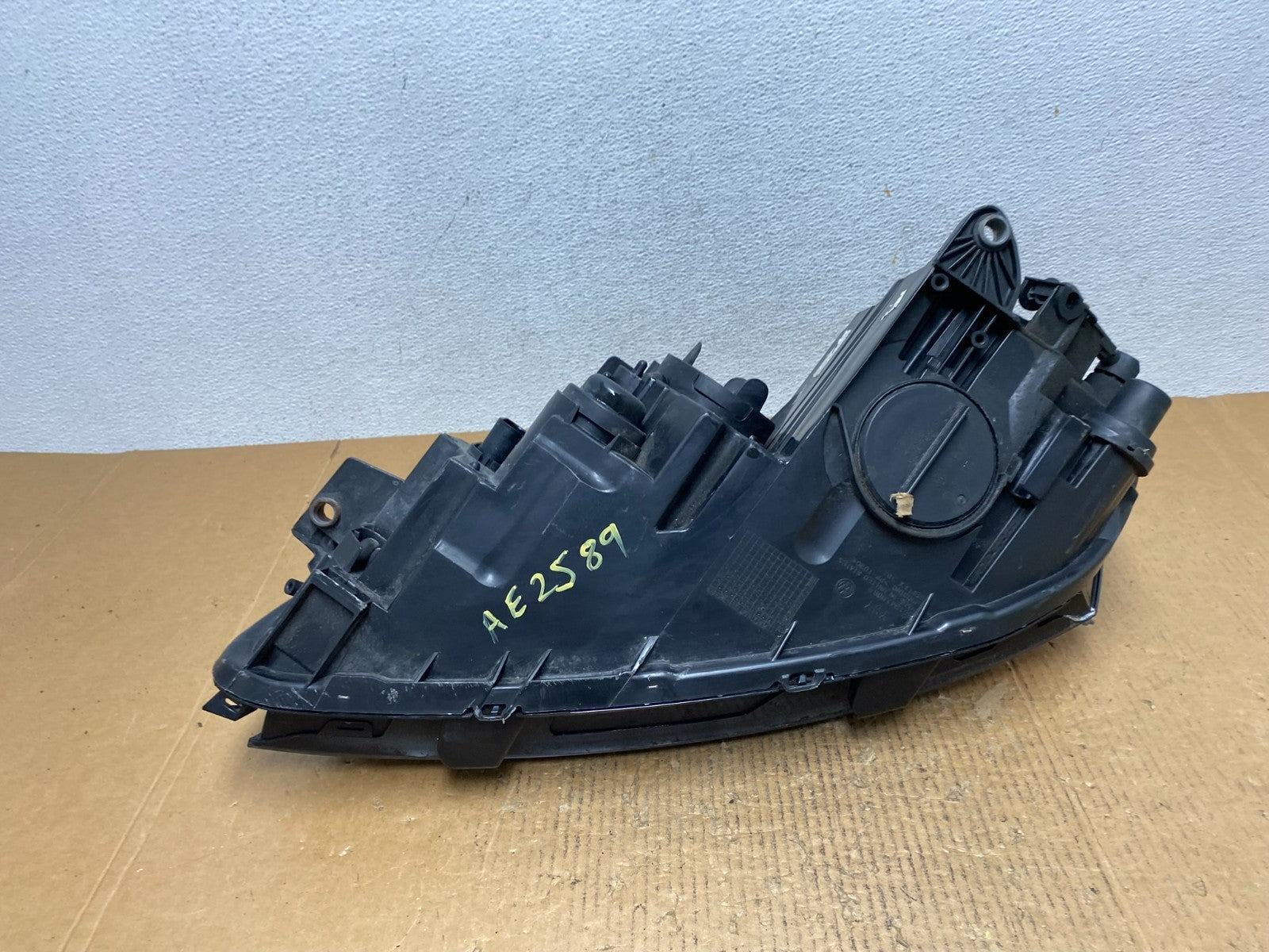 2012-2015 Volkswagen Passat Right Passenger RH Halogen Headlight AE2589 DW7