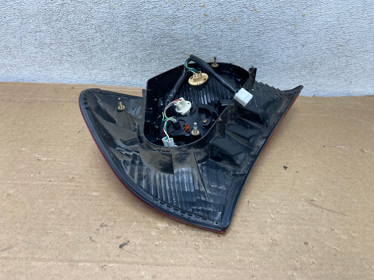 2002 2003 2004 Toyota Camry Left Driver LH Side Tail Light AH8374 LK6
