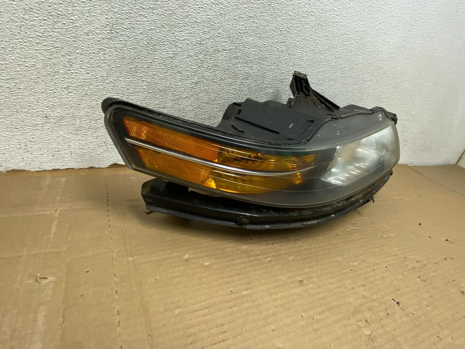 2004 2005 2006 Acura TL Headlight Right Passenger Side Xenon HID AG8126 DW1