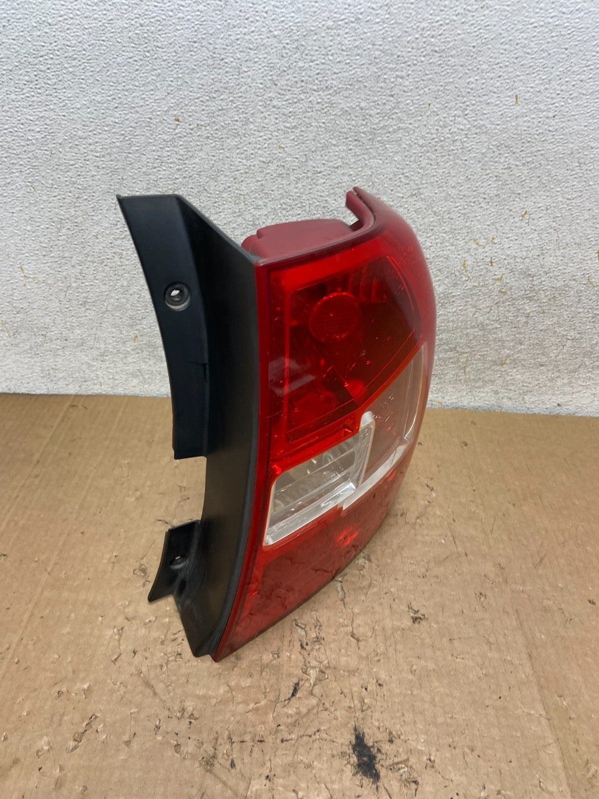 2009 to 2010 Kia Sportage Right Passenger RH Side Tail Light AI9321 DW2
