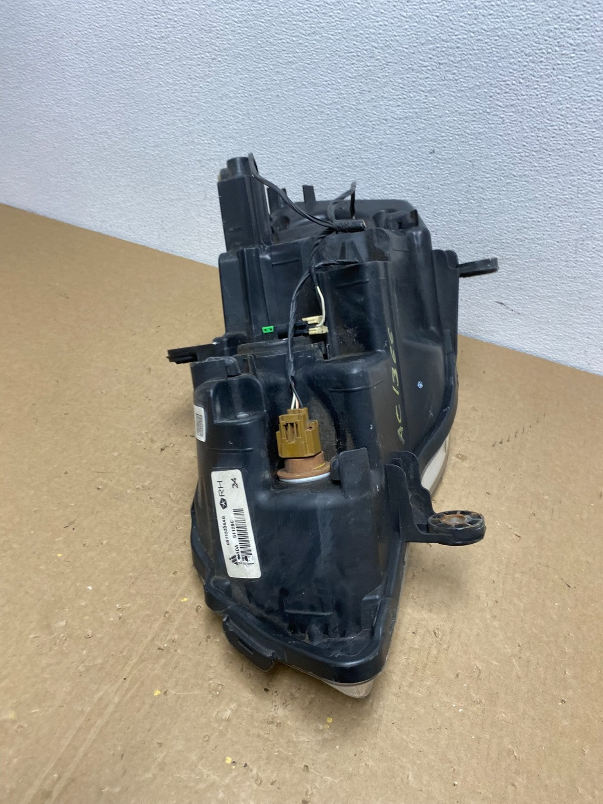 2011 to 2016 Chrysler Town and Country Right Passenger Headlight AC1366 DW8