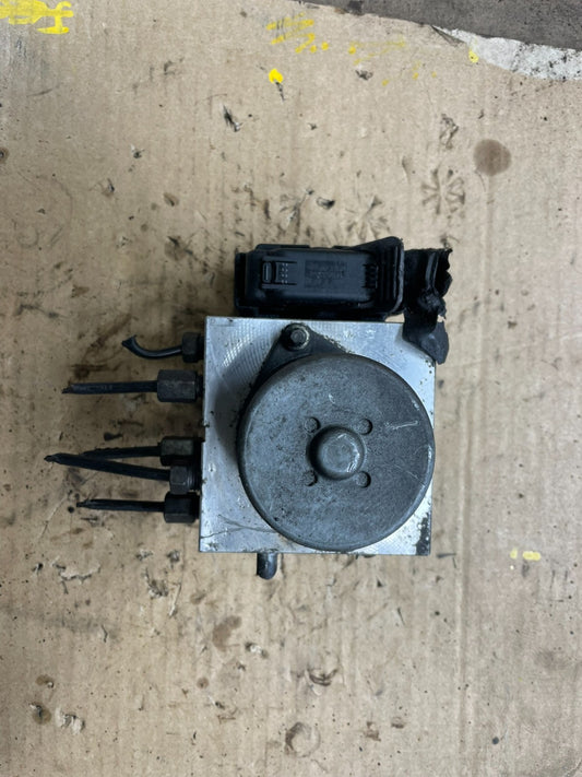 2014 2015 FORD E350 Van  ABS Anti Lock Brake Pump Module O8571 DG0