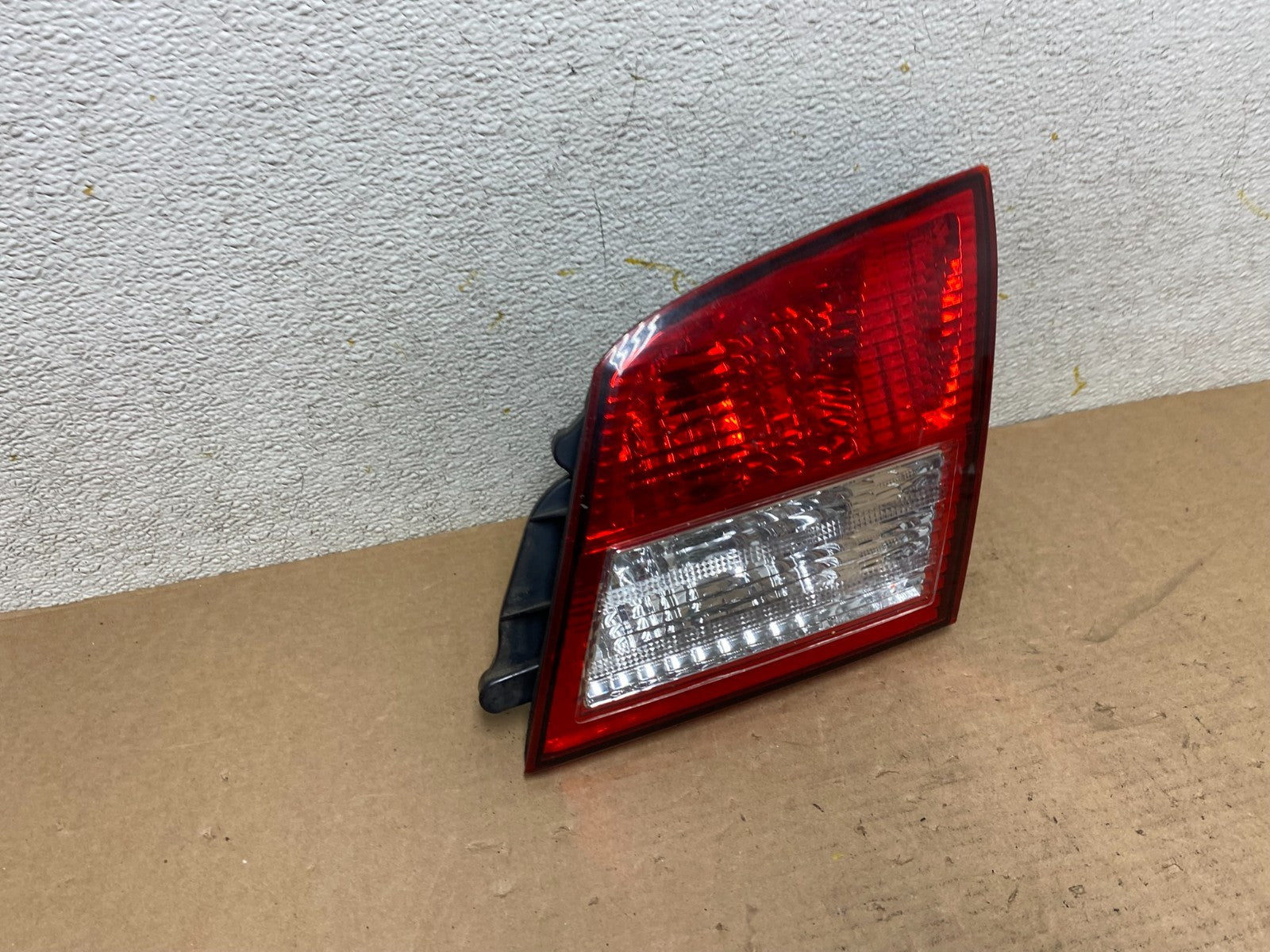 2002-2004 Infiniti i35 Inner Right Passenger Rh Side Tail Light OEM O9779 DW2