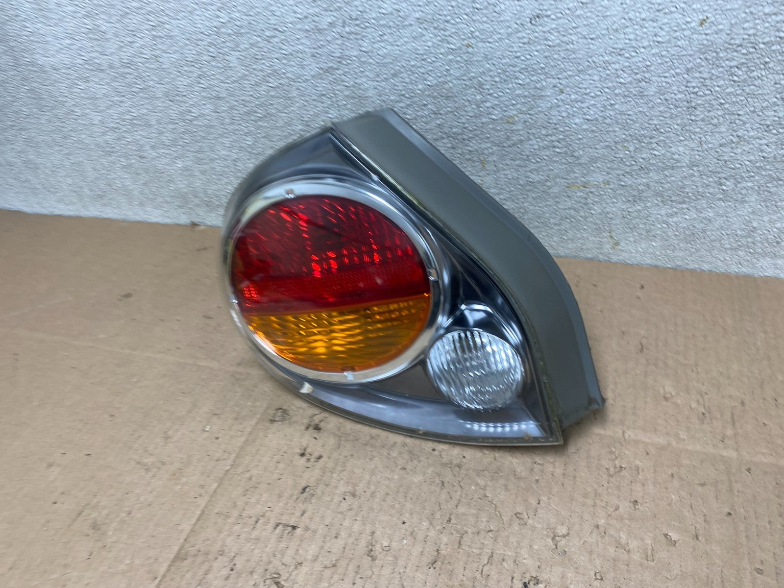 2002 2003 Nissan Maxima Left Driver Lh Side Tail Light W0844 DW1
