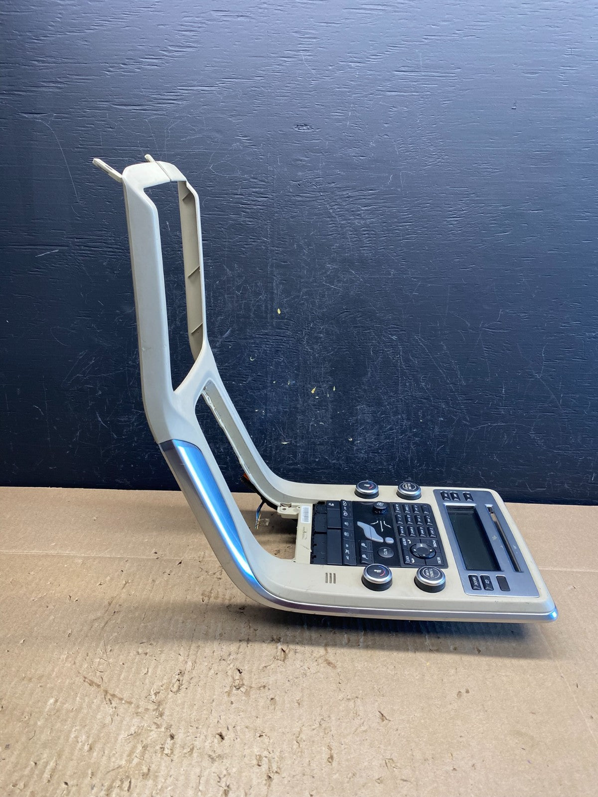 2008-2011 Volvo S80 XC70 Climate Control Radio Bezel Panel Trim AC9112 DG2