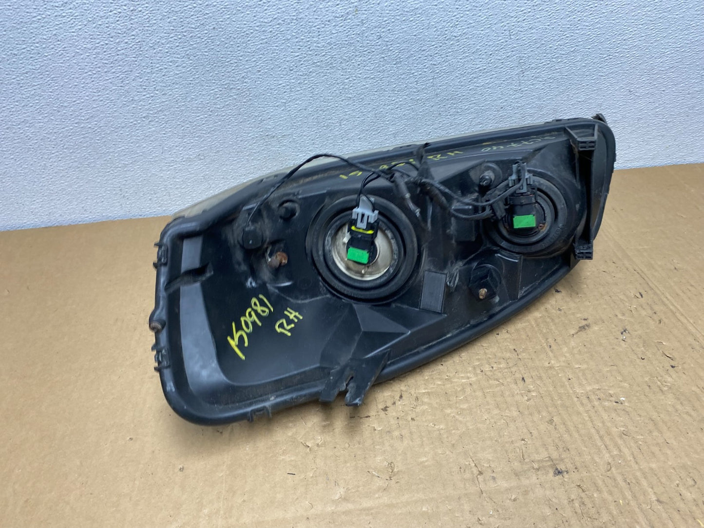 2005 - 2009 Pontiac Montana / Uplander Right Passenger Headlight AC7740 DW7