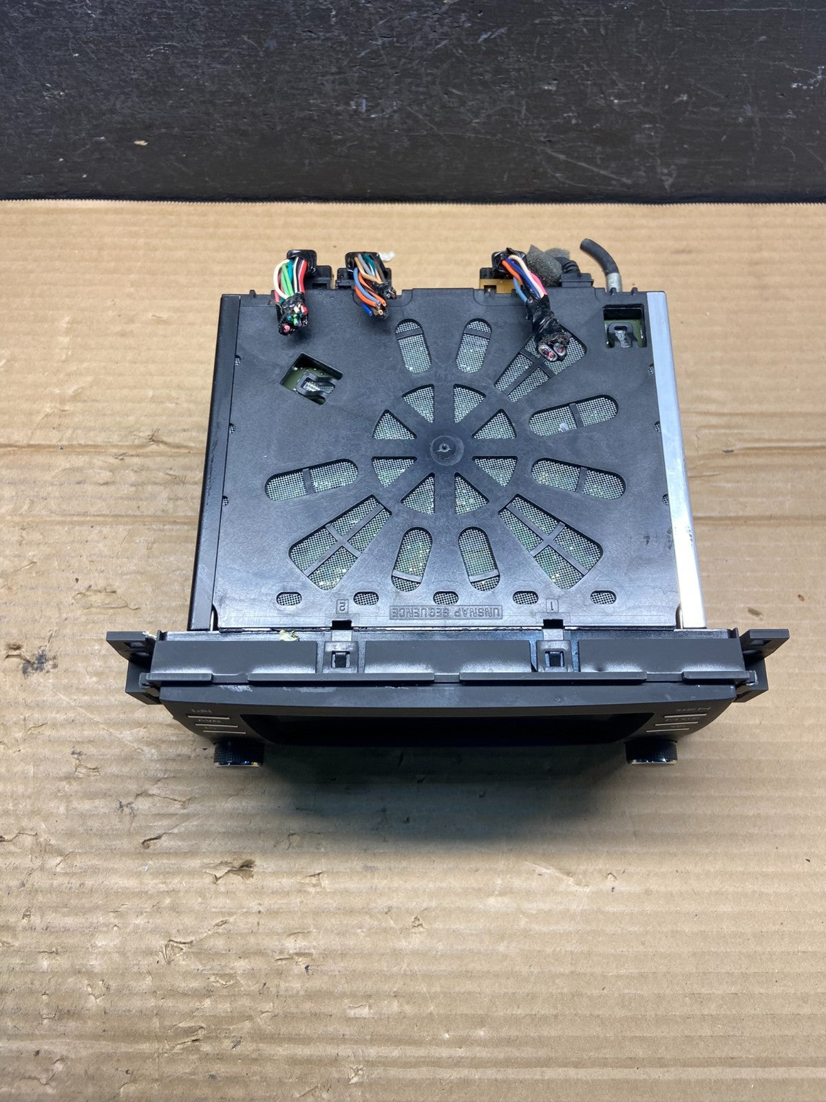 2015 2016 2017 GMC Acadia Radio Display Screen AM/FM AUX AE4548 DG4