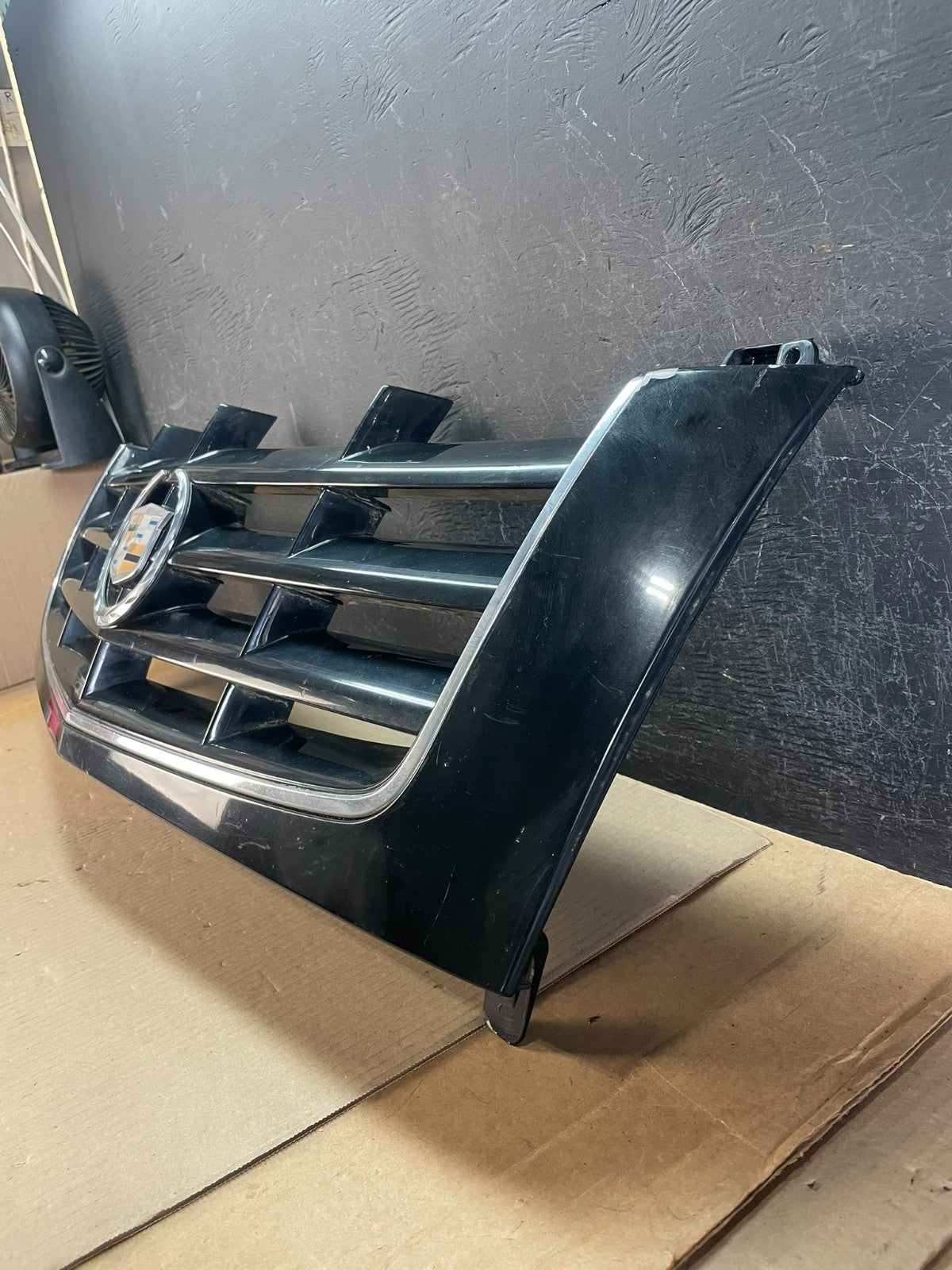 2002 to 2006 Cadillac Escalade Front Upper Grille Grill AE3462 DG1