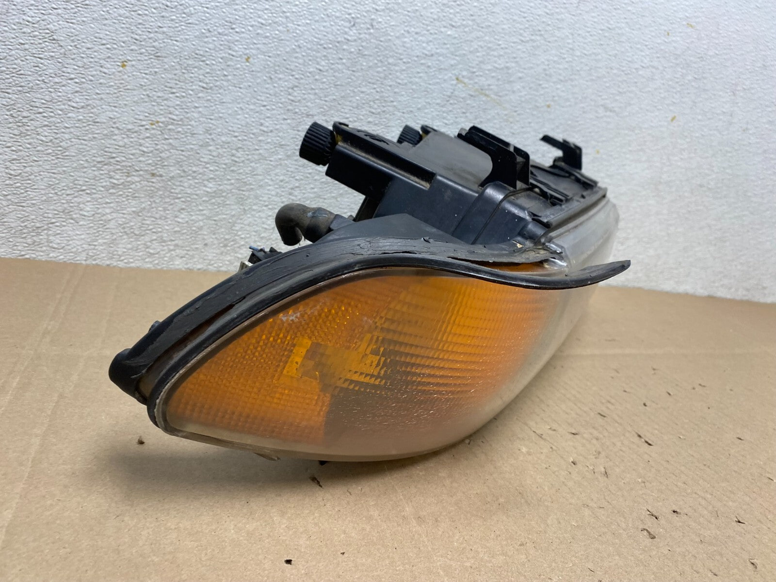 1997 - 2000 BMW E39 5 Series Headlight Right Passenger RH Halogen OEM J8505 DW1
