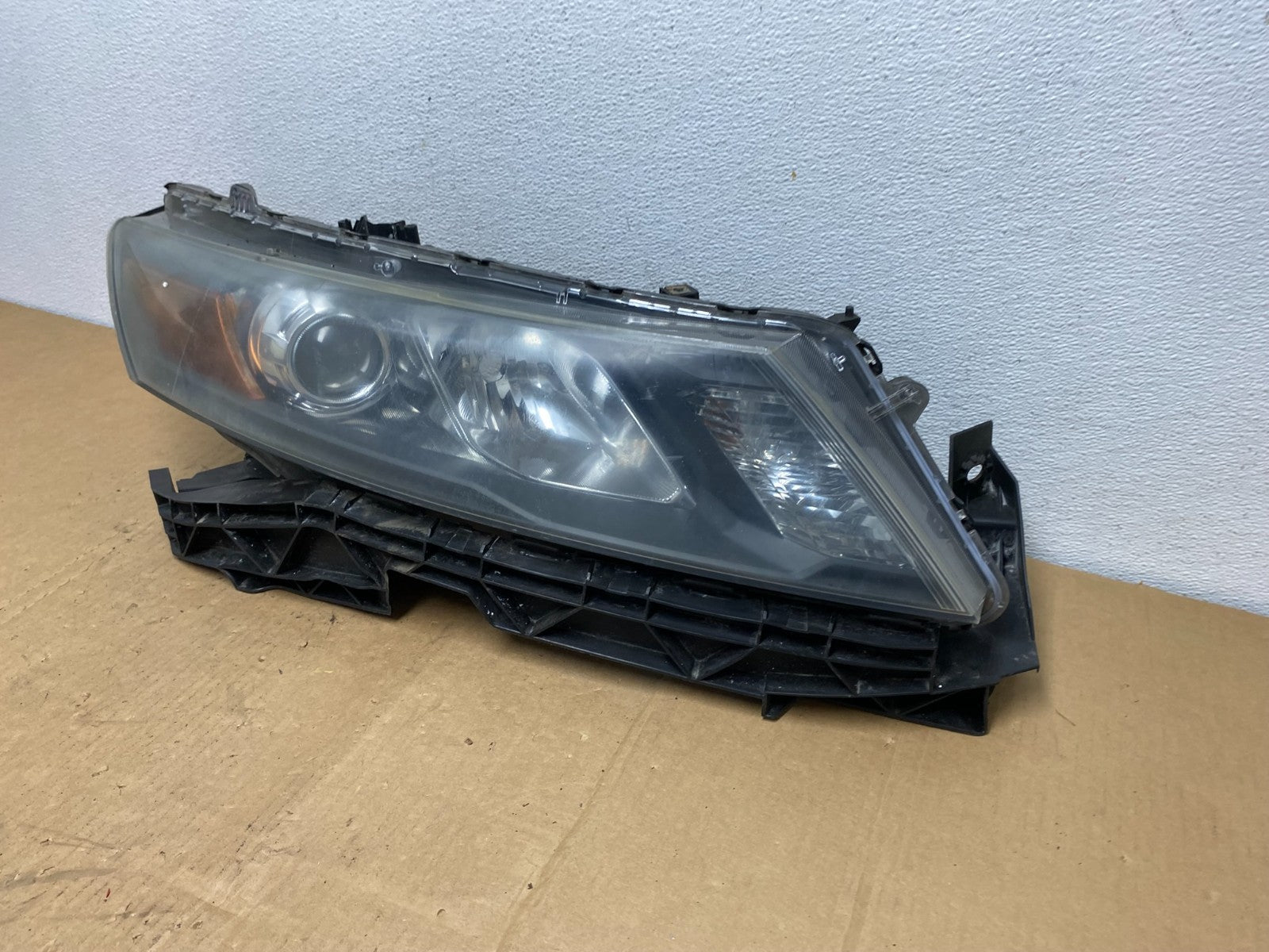 2010 - 2012 Honda Accord Crosstour Right Passenger RH Side Headlight AC8551 DW1